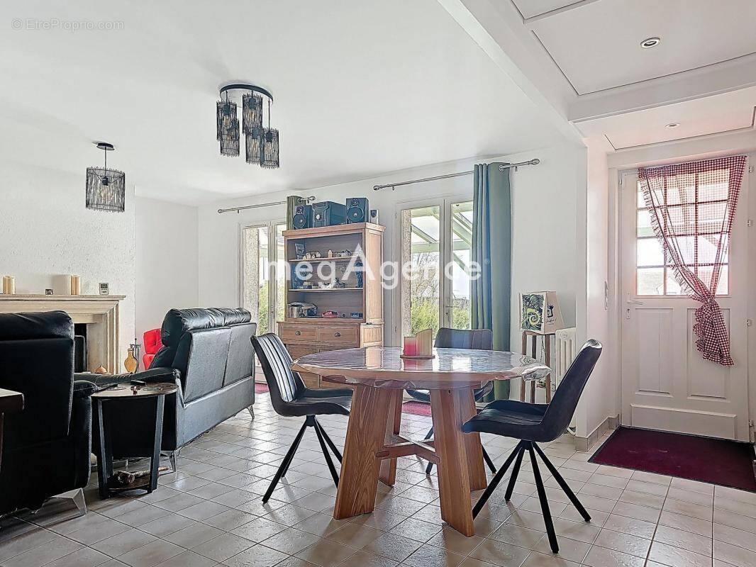 Maison à BOUAFLE