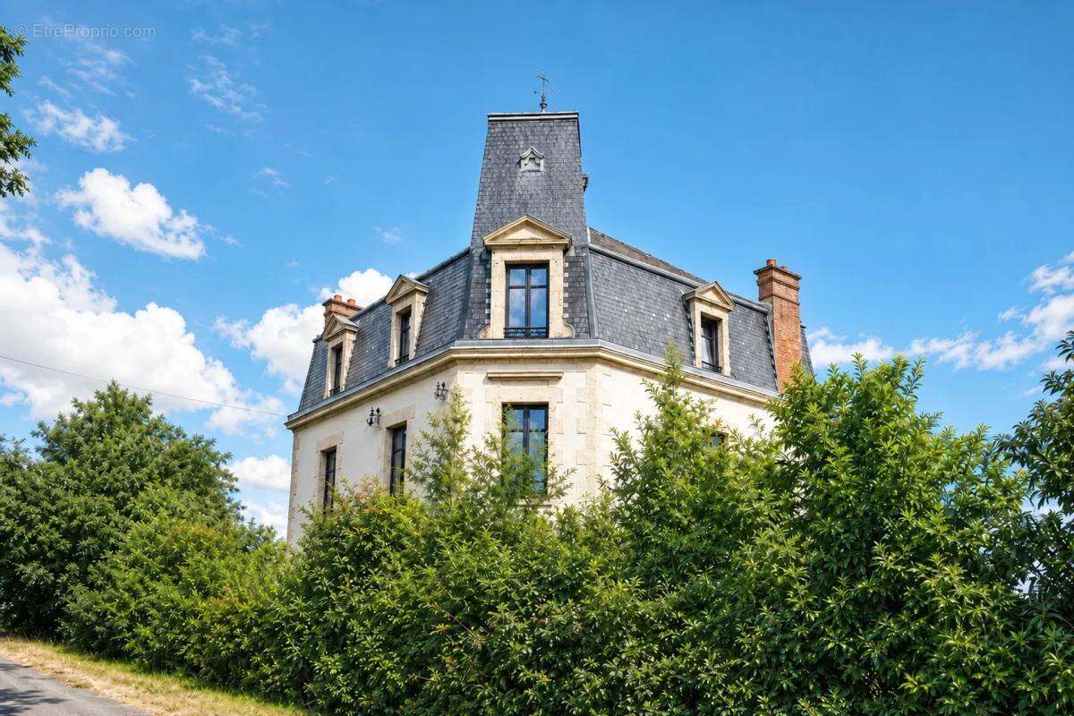 Maison de 7 pièces de 222 m² à Flavignac - photo 2