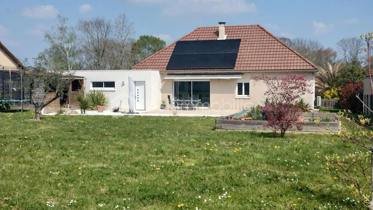 Maison à SERRES-CASTET