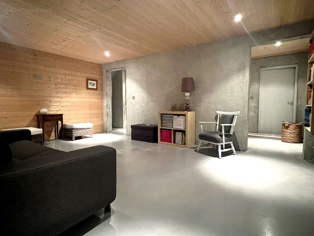 Maison à COLLONGES-SOUS-SALEVE