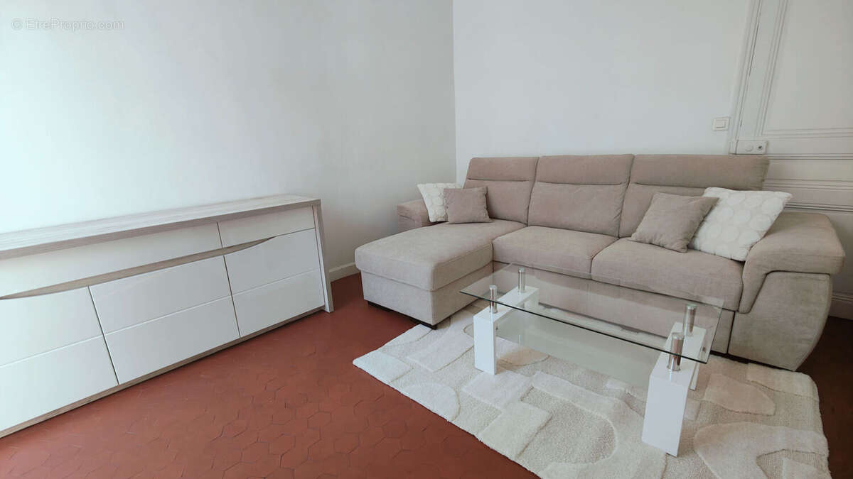 Cannes Bas Montfleury proche Résidence le Gallia - Appartement Cannes 2 pièces 45.46 m2 avec double cave et balcon - photo 3