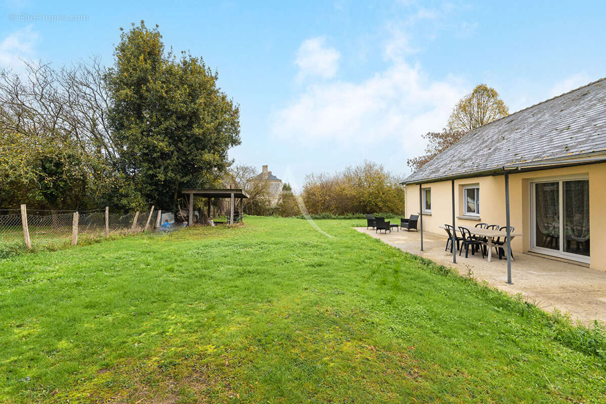 Maison à SAINT-SAUVEUR-DE-FLEE