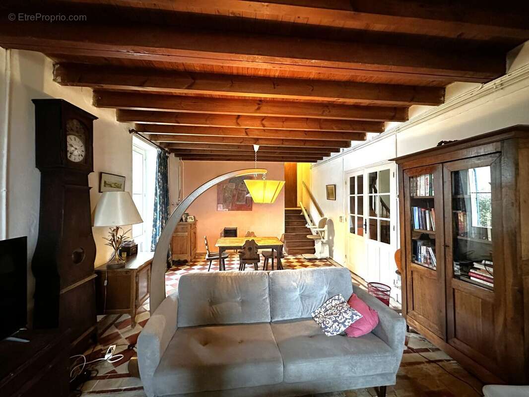 Maison à BOURGOUGNAGUE