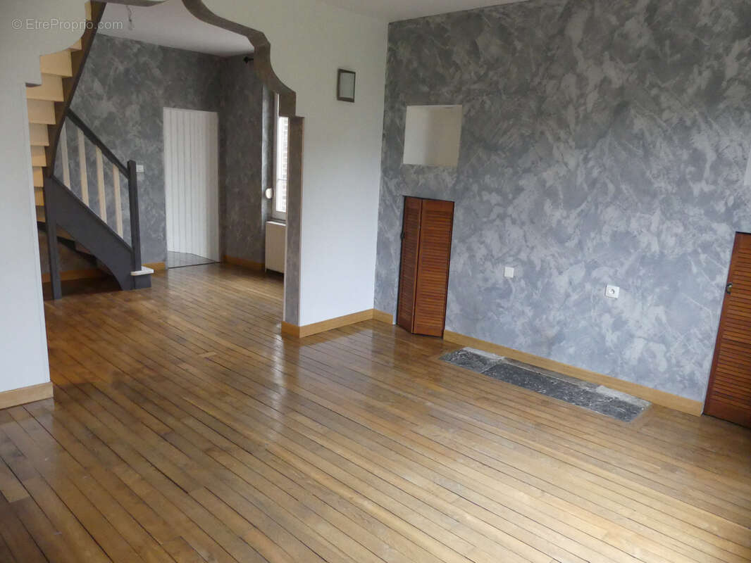 Maison à LA CHAPELLE-SAINT-LUC