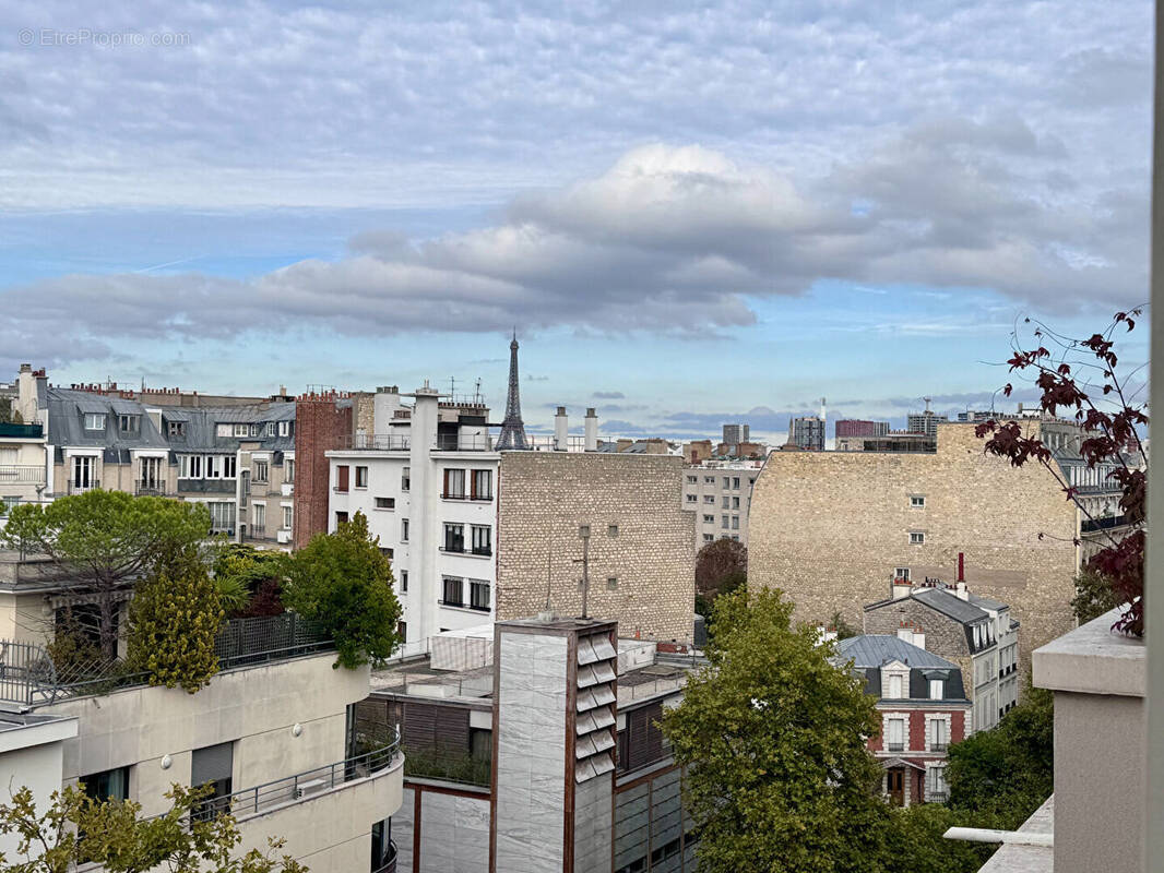 Appartement à PARIS-16E