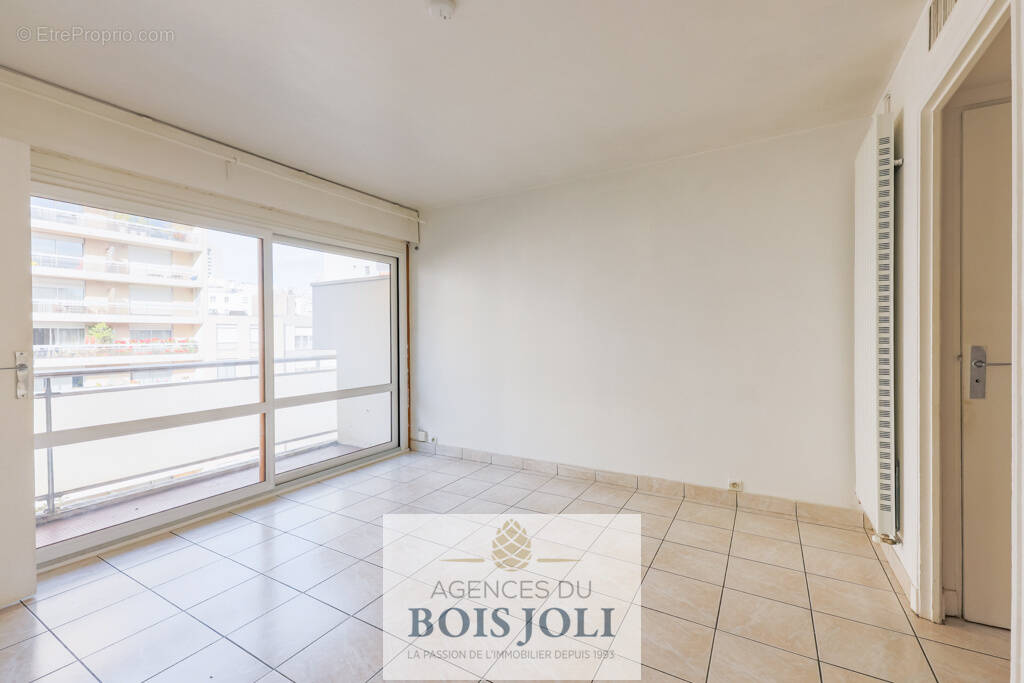 Appartement à COURBEVOIE