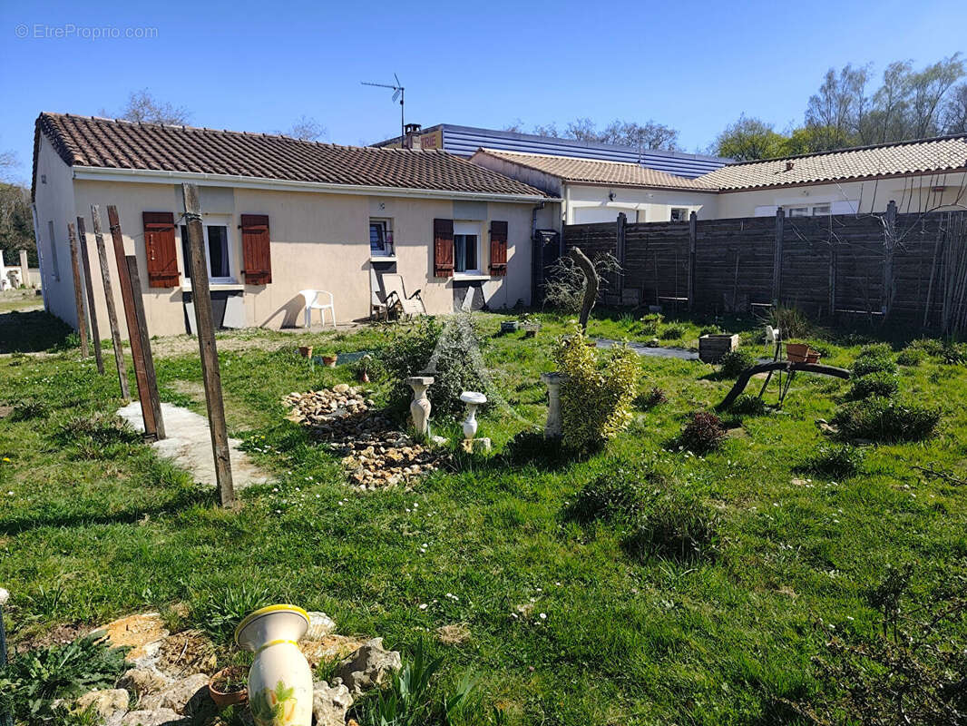 Maison à FONTCOUVERTE