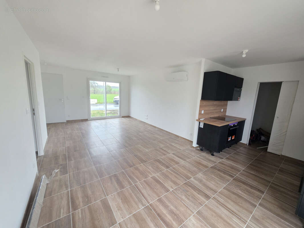 Maison à CHENEVIERES