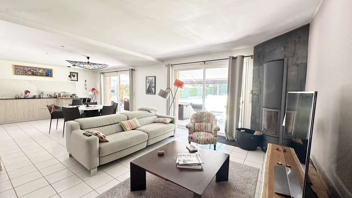 CAPBRETON  Quartier Les Vignes  Villa contemporaine avec piscine, grand jardin et dépendance - photo 8