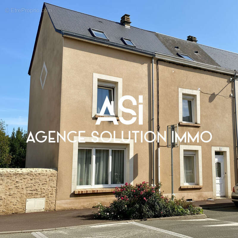 Maison à GREZ-EN-BOUERE