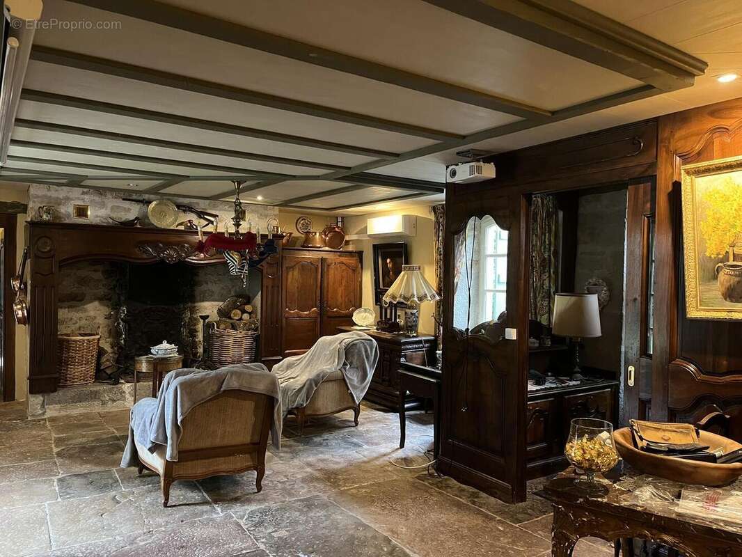 Maison - Salon - Maison à LIVERNON