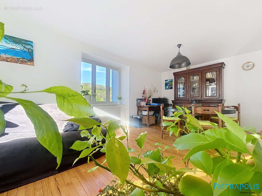 Maison 92 m² à Joux  - photo 9
