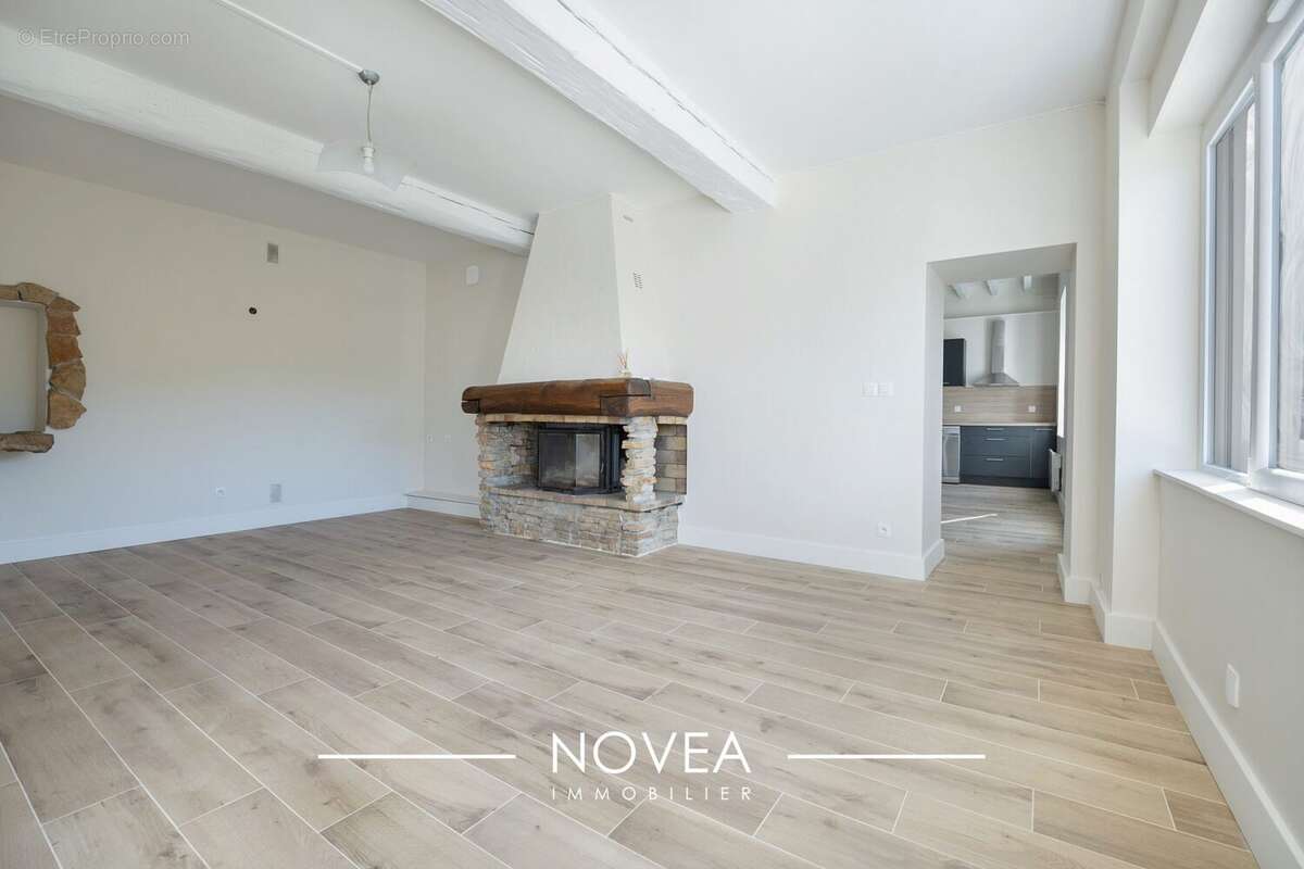 Appartement à SOURCIEUX-LES-MINES