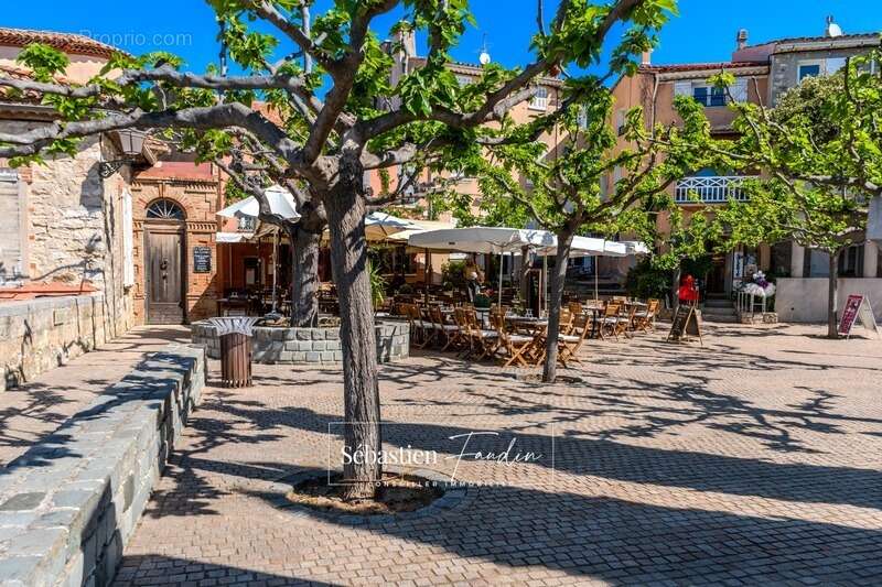 Commerce à LE CASTELLET