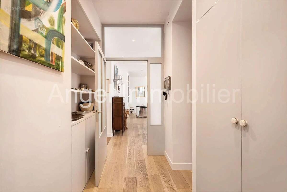 Appartement à PARIS-16E