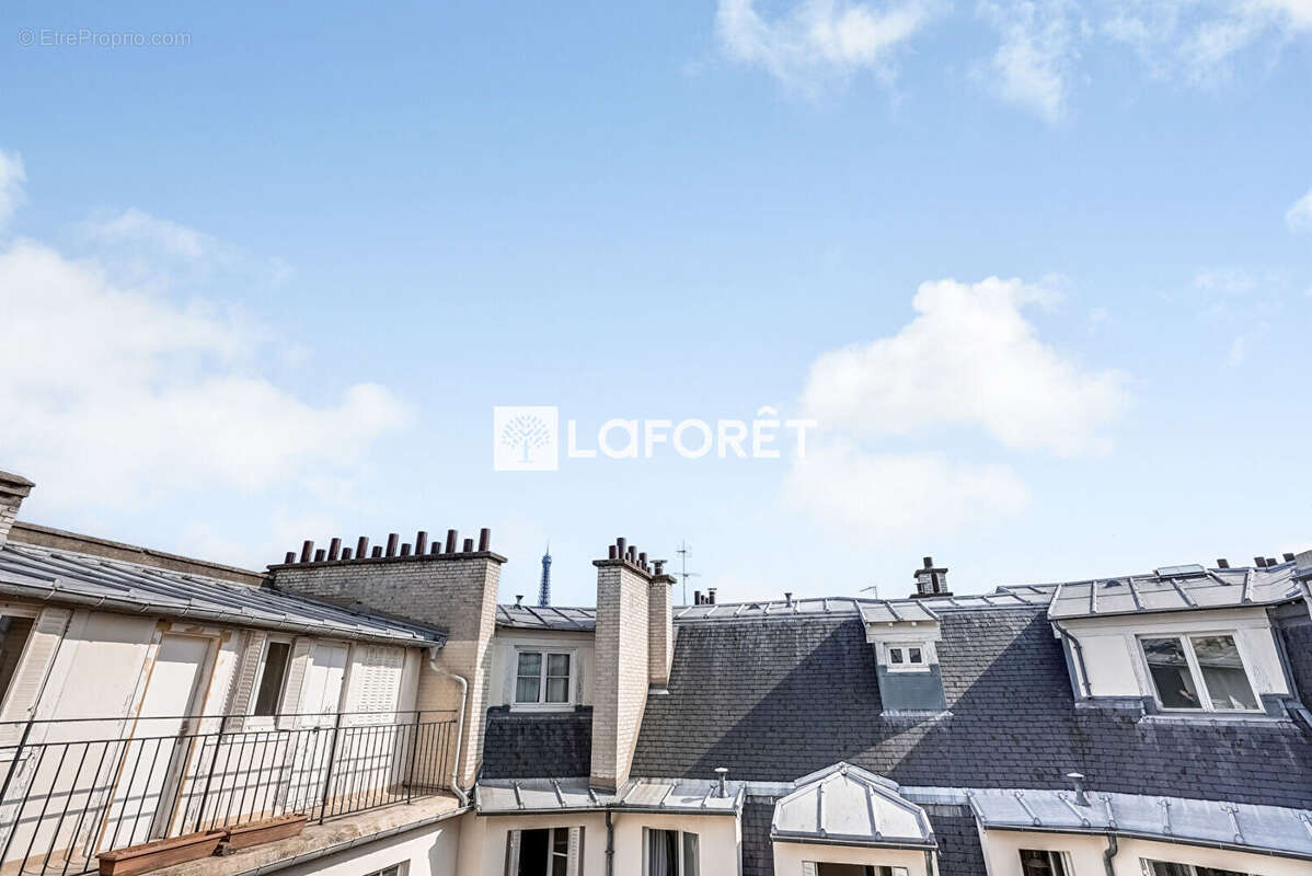 Studio charme sous les toits - Vue Tour Eiffel - photo 12
