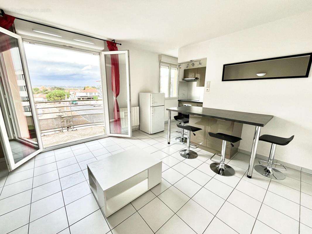 Appartement à DECINES-CHARPIEU