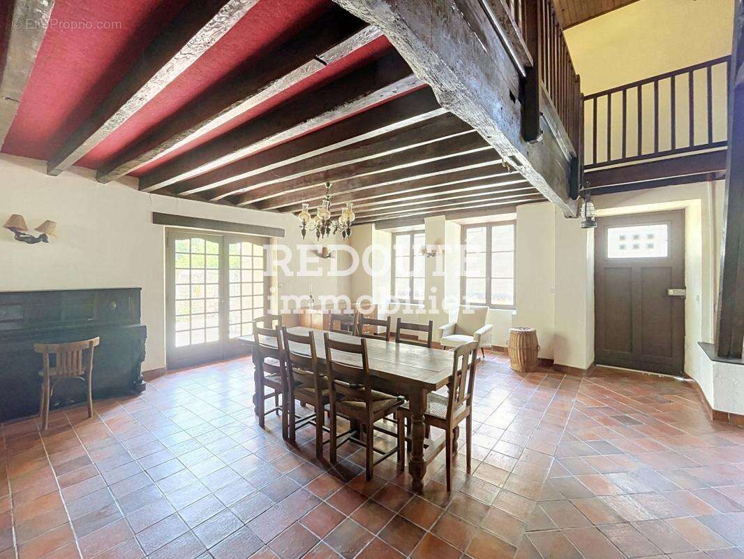 Grande maison T8 environ 250m²  - Hangar - Jardin - Crugny - photo 11