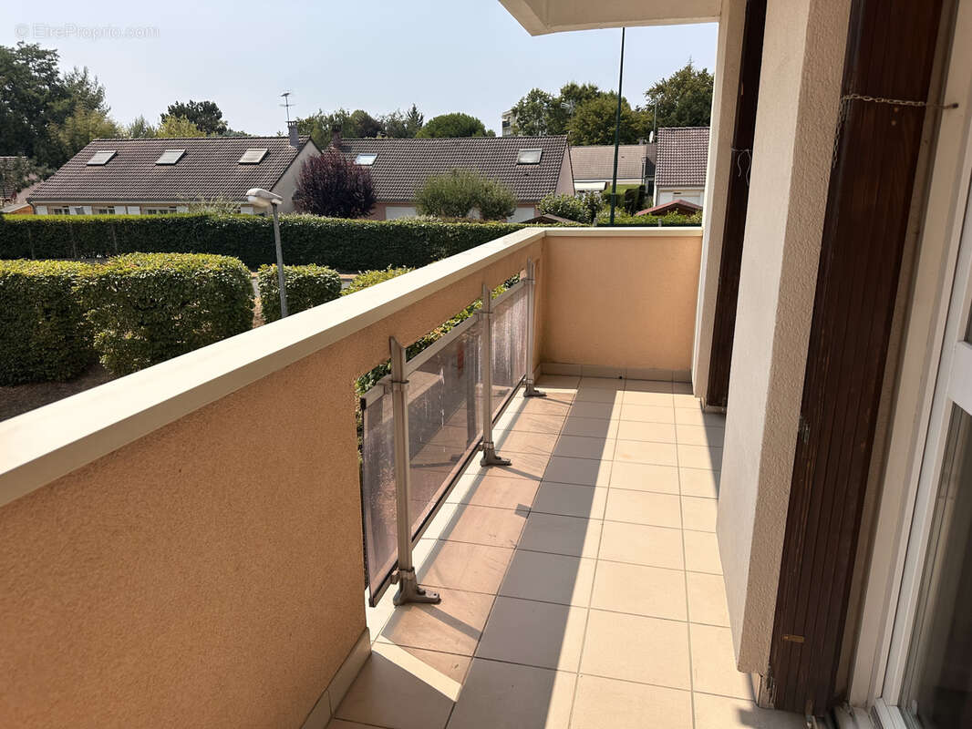 Appartement F4 lumineux   Résidence 'LE BOIS DE VAIRES'   Centre-ville - photo 4