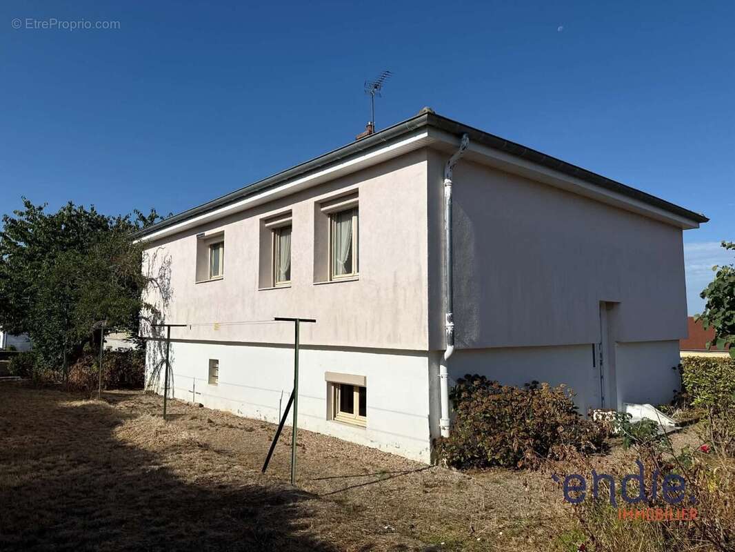 Maison 114 m² à Bourbon-Lancy  - photo 18