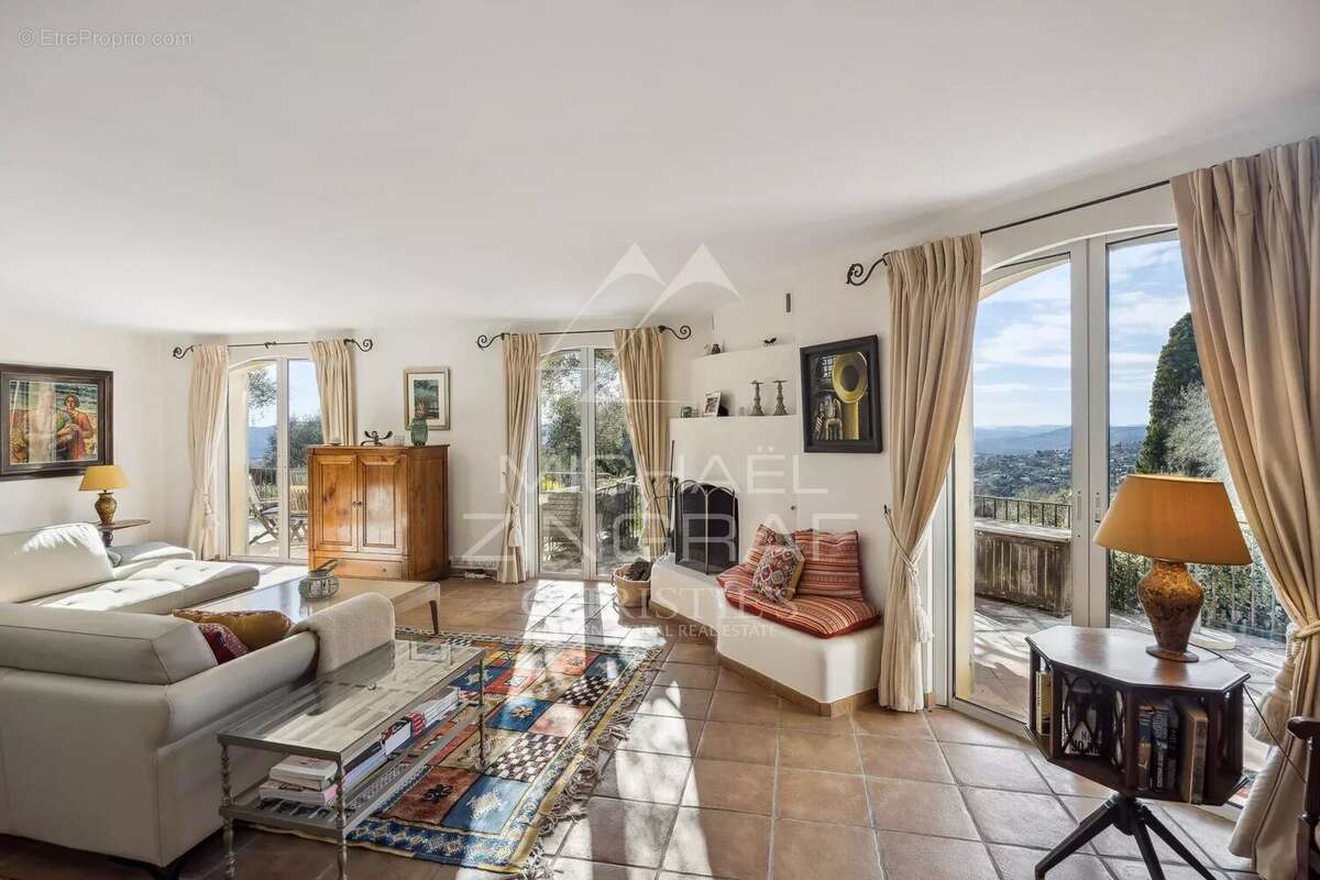 Elegante  Villa position dominante avec vue mer et oliveraie - photo 3