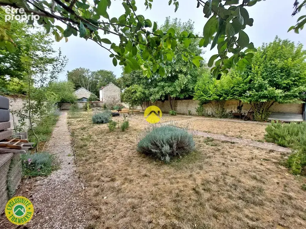 Maison avec cour + terrain-jardin - photo 20