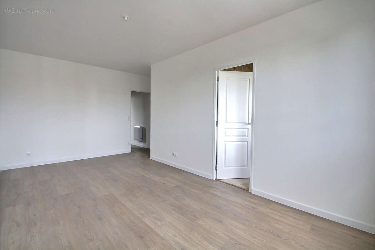 Maison 2025 - grand sejour - cinq chambres - joli jardin - garage et parking - photo 18