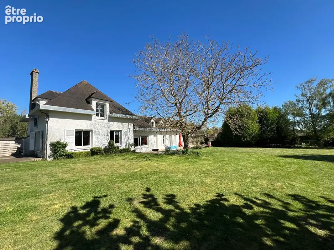 Très jolie longère du XVII eme siècle avec environnement exceptionnel Proche Thoiry  6 pièces 232 m2 - photo 2