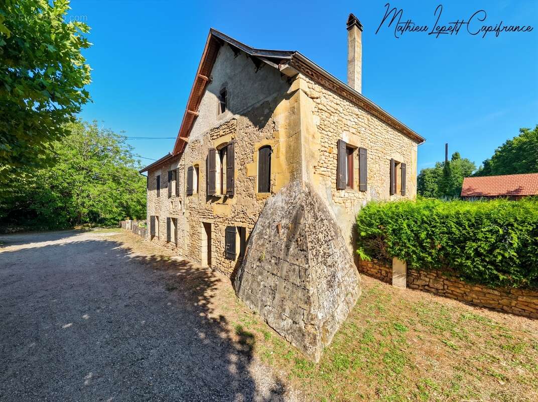 A vendre Maison en pierre de caractère de 240 m², pigeonnier, ancien séchoir à tabac et terrain clos de 2 065 m² – Lalinde 24150 - photo 6
