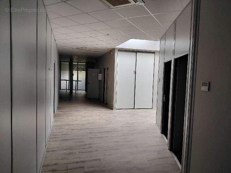 Commerce à GONDREVILLE