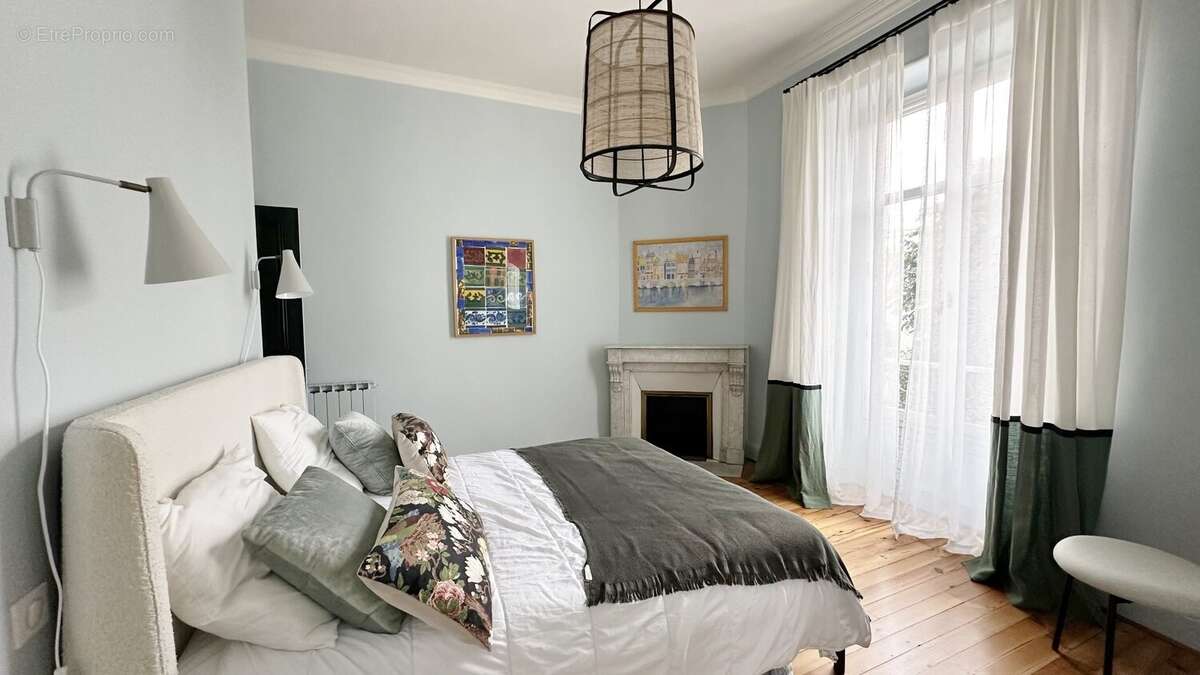 APPARTEMENT de type T4 DE 149 M2 AVEC TERRASSE DE 28 M2 + cave + de parking privatif - photo 12