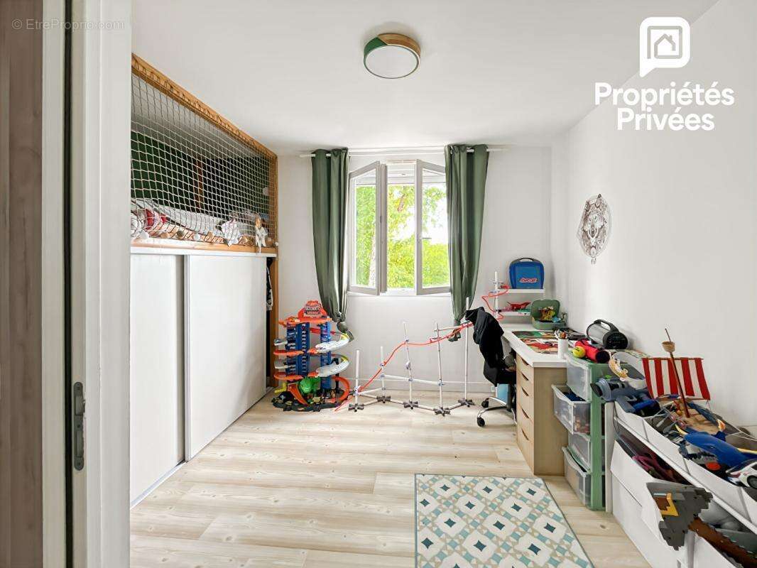 Maison Parempuyre  120m2  Jardin 382m2  Piscine  369 000 - photo 12