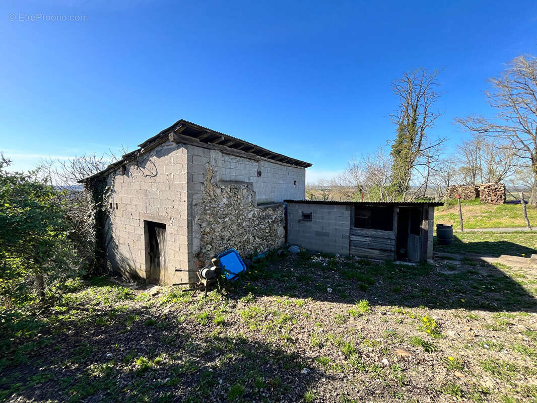 Maison à MONBAHUS