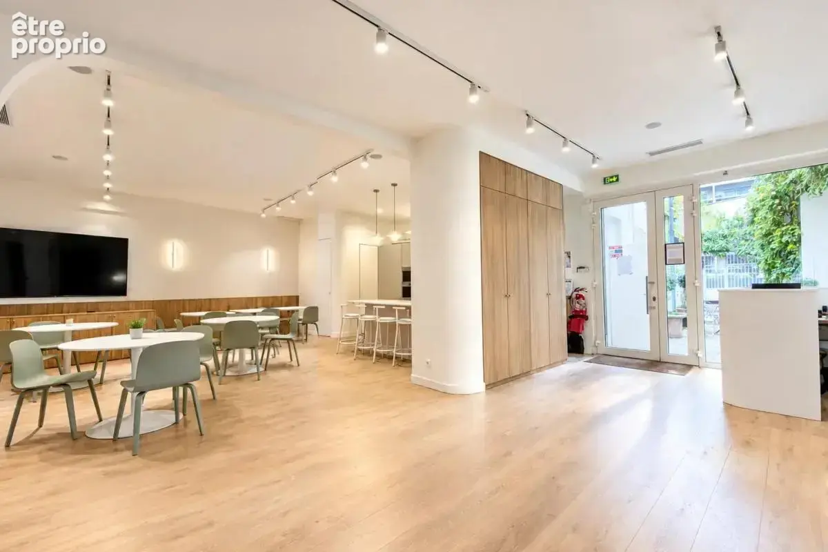 Coup de cœur assuré ! Corpimmo vous propose à la vente une très belle surface en duplex atypique et fonctionnelle entièrement ré - photo 2
