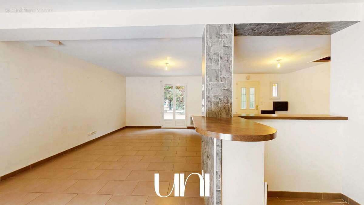 Maison à SAINT-CYR-DU-RONCERAY