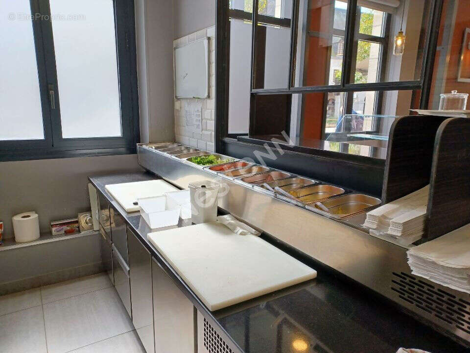 Snacking/ boulangerie . Belle Opportunité Centre-Ville + Logement . Fort passage étudiant et touristes - photo 10