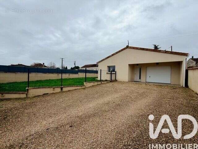 Maison 95 m² à La Rochette  - photo 2