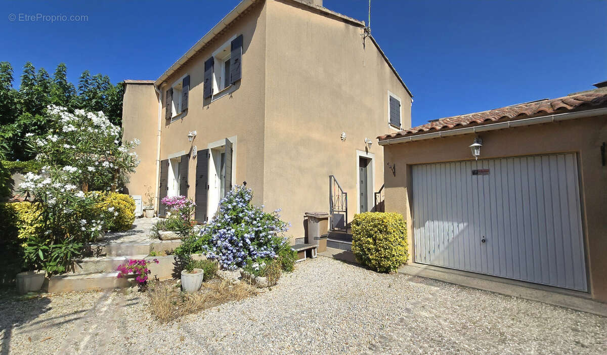 Maison à MORIERES-LES-AVIGNON