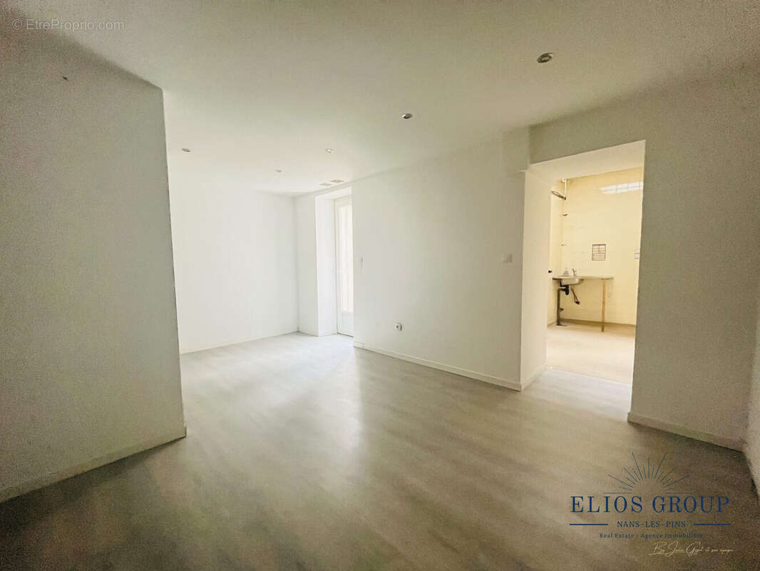 Commerce à SAINT-ZACHARIE