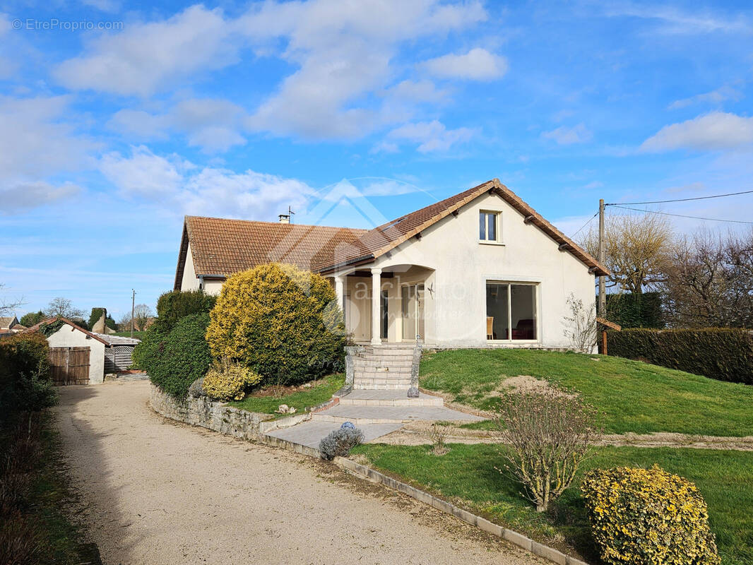 Maison à CLESSY
