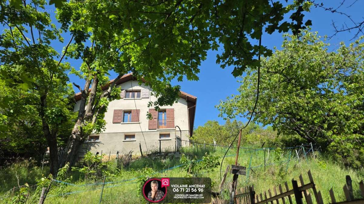 Saint Alban Leysse, Maison à rénover avec dépendances - photo 3