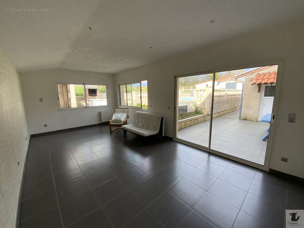 Maison à CREYSSE