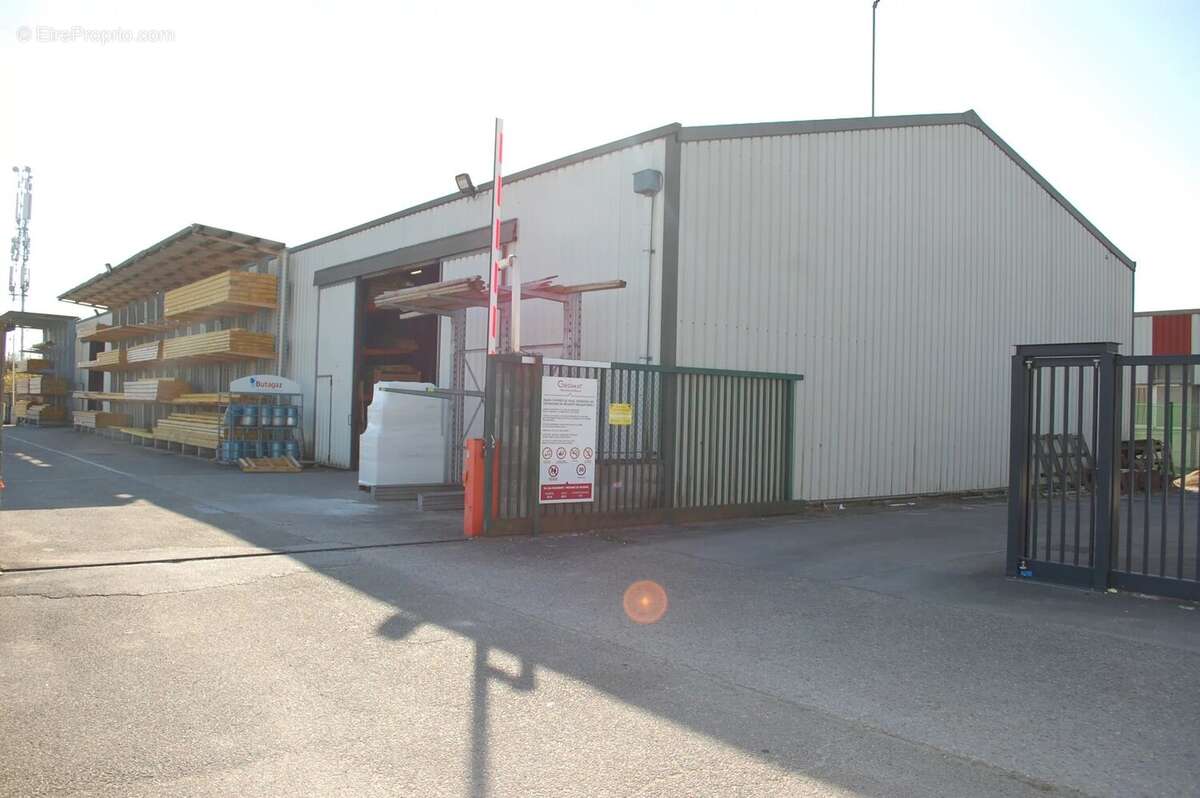 Commerce à MONTREVEL-EN-BRESSE