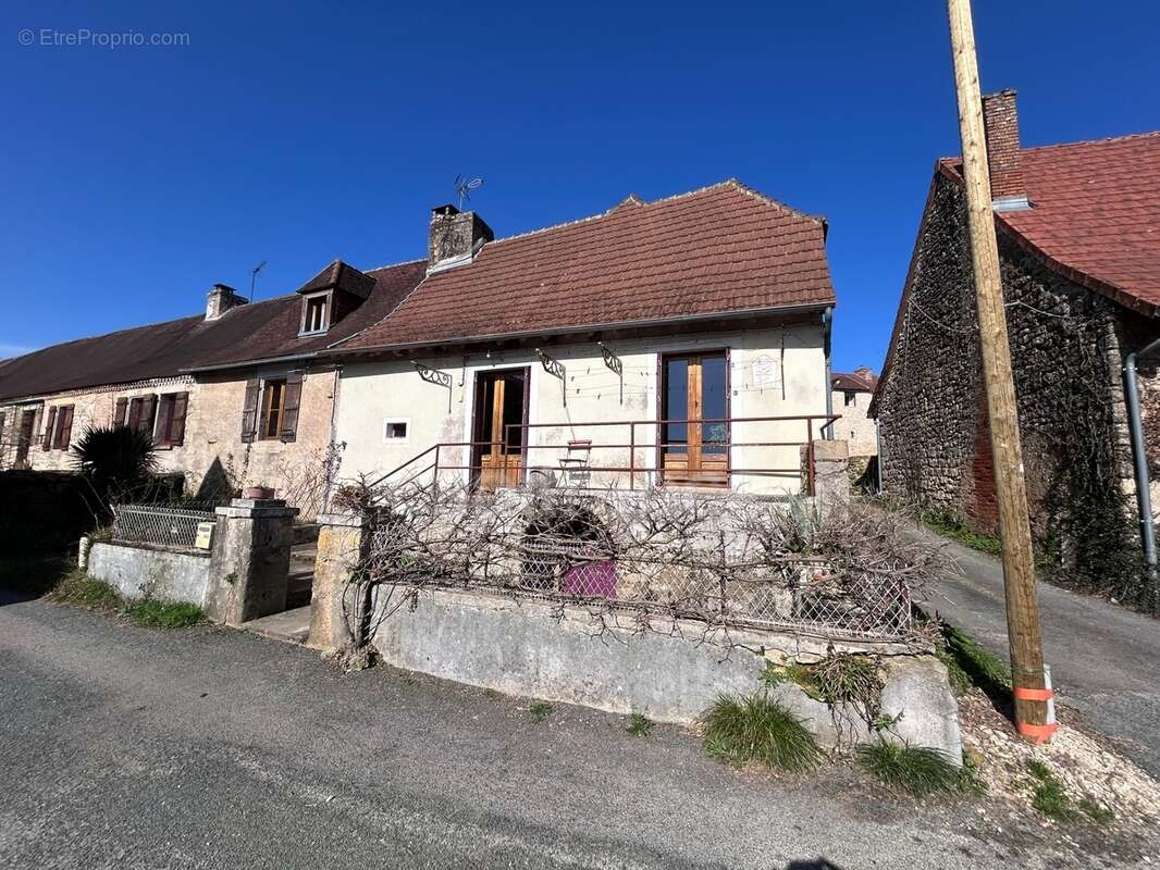 Maison à vendre 3 pièces HAUTEFORT (24) - photo 2