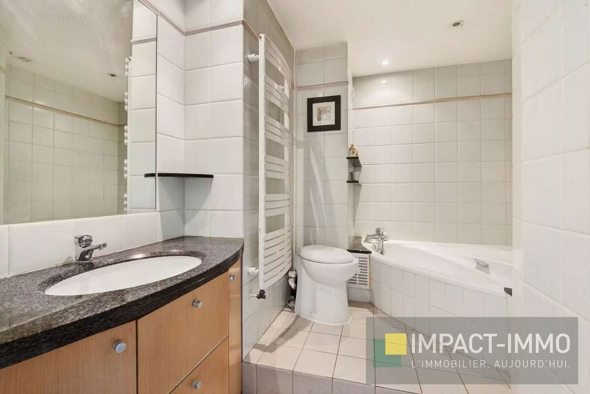 Appartement à COURBEVOIE