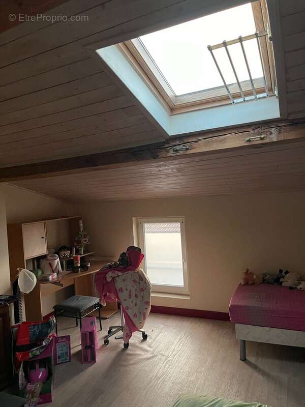 Maison à COURS-LA-VILLE