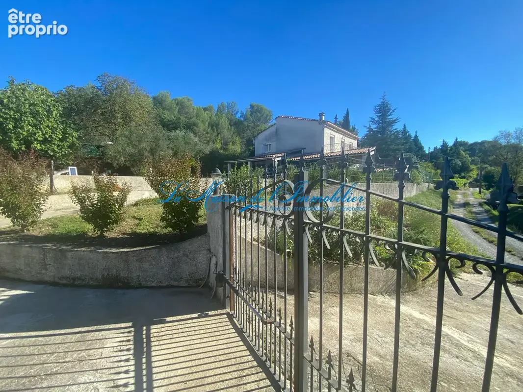 Sud d'Anduze, maison F7 avec double garage, piscine sur 2411 m2 de terrain clos et arboré - photo 4