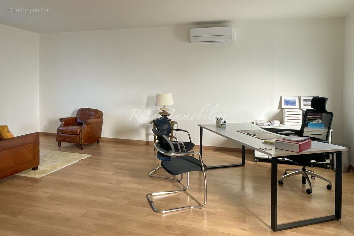 Appartement 220 m² à Robion  - photo 4