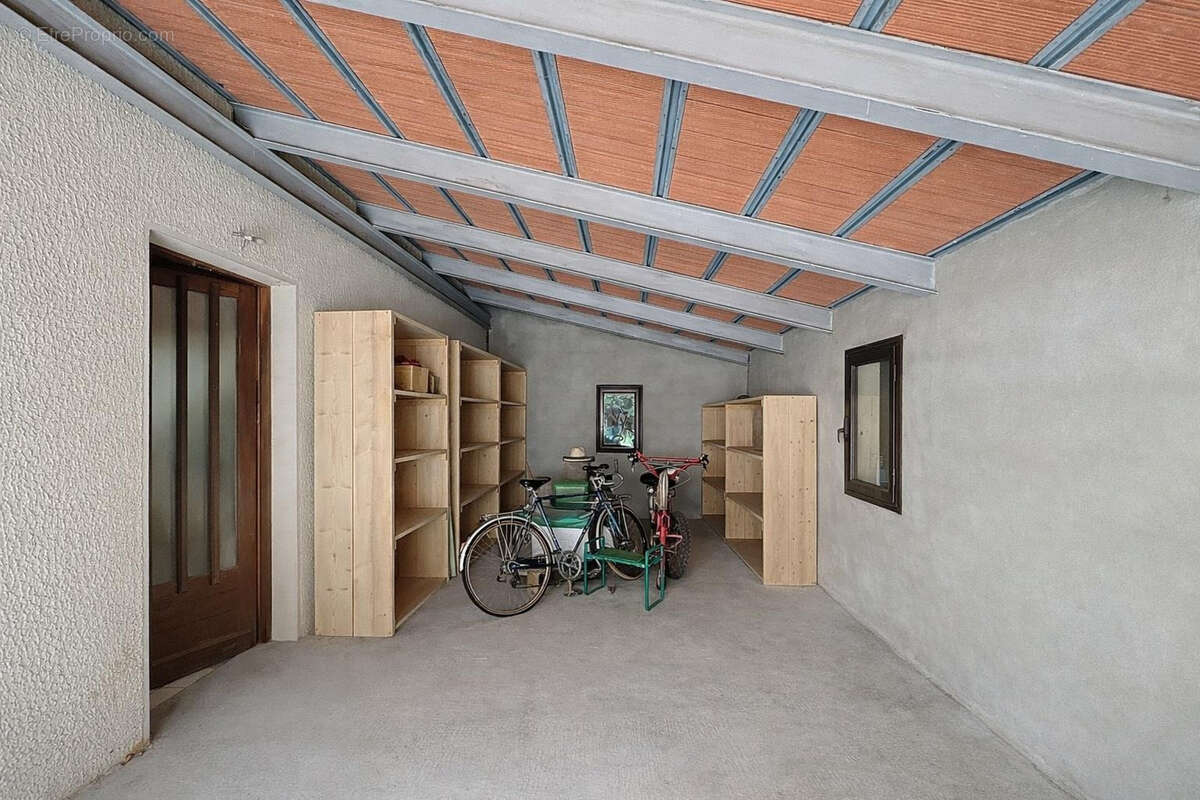 Maison à fort potentiel avec double garage à Rodès - photo 14