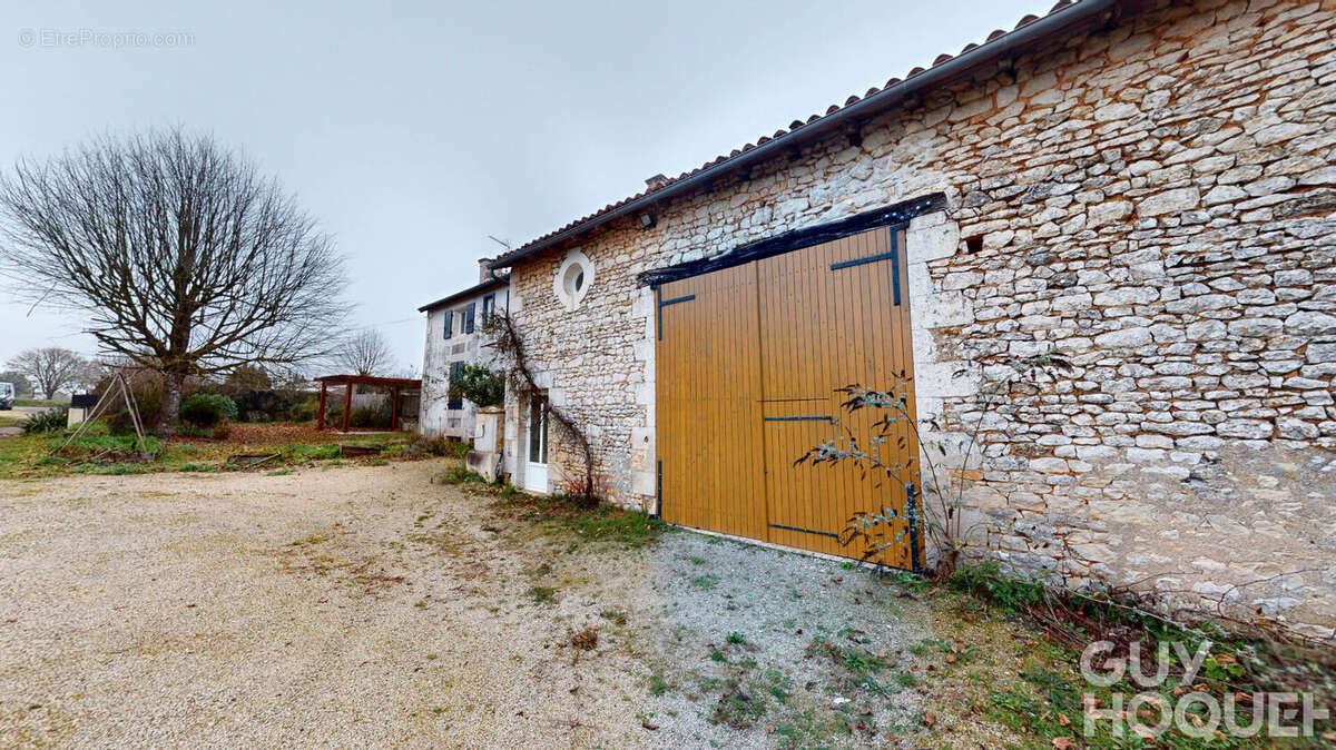 Maison à BONNES